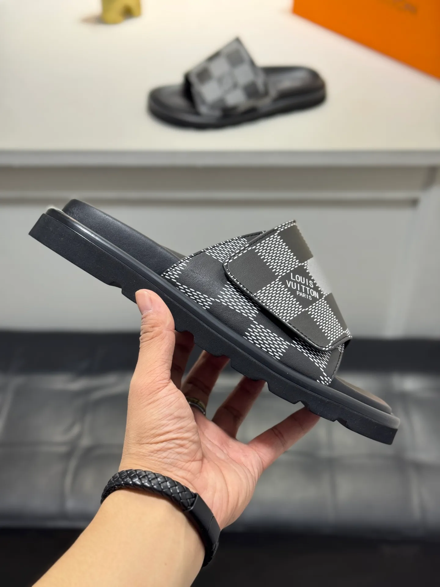 Men's Men's Shoes💰360 [New Style]🦇🦇Top Original [Louis Vuitton] Slippers for Couples👫Spring and Summer Style🎯🎯As an active family in the fashion industry ⭐ Lv takes bold innovation as its true nature ⚡Fabric and floral with hardware🔥Clean and neat ⚡Fashionable and elegant🌹Multiple colors available Size: 36-44 (45. Customized